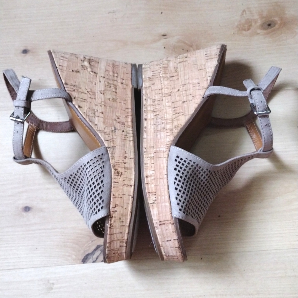$5 Deal Franco Sarto Clinton 2 wedge - Picture 4 of 7